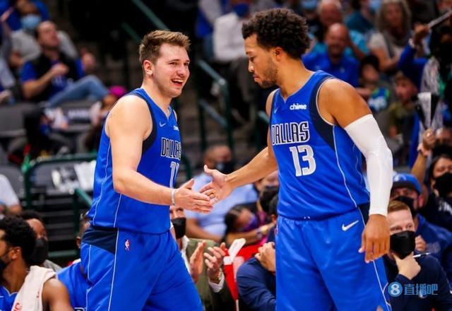 在接受采访 在接受采访