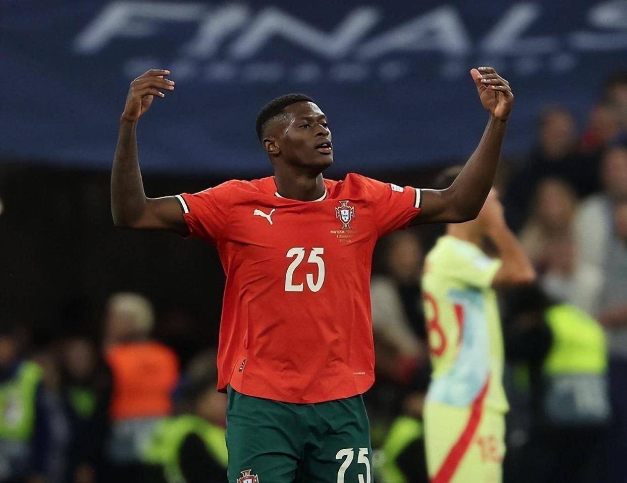 防守端不拖 防守端不拖